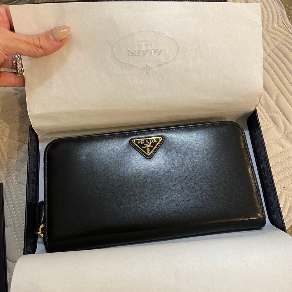 Prada wallet NEW